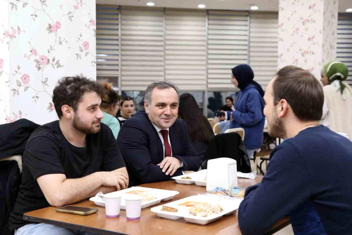Erciyes Üniversitesi Rektörü Prof. Dr. Fatih Altun, öğrencilerle iftar yaptı