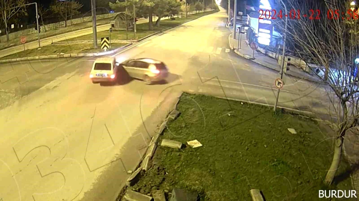 Burdur\'da KGYS Kameralarına Yansıyan 4 Trafik Kazası