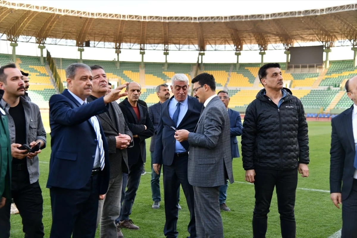 Şanlıurfa Valisi Hasan Şıldak, 11 Nisan Stadyumu\'ndaki Süper Kupa hazırlıklarını inceledi