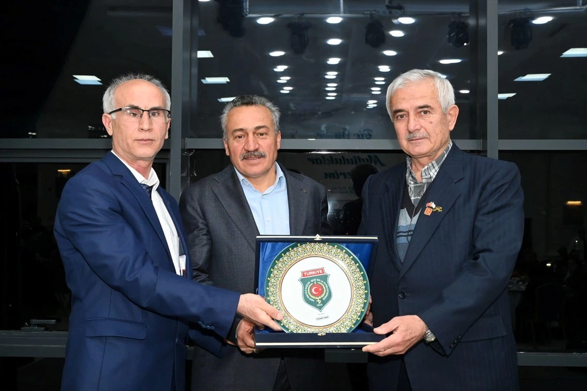 Seydişehir Belediye Başkanı Mehmet Tutal, şehit aileleri ve gazilerle iftarda buluştu