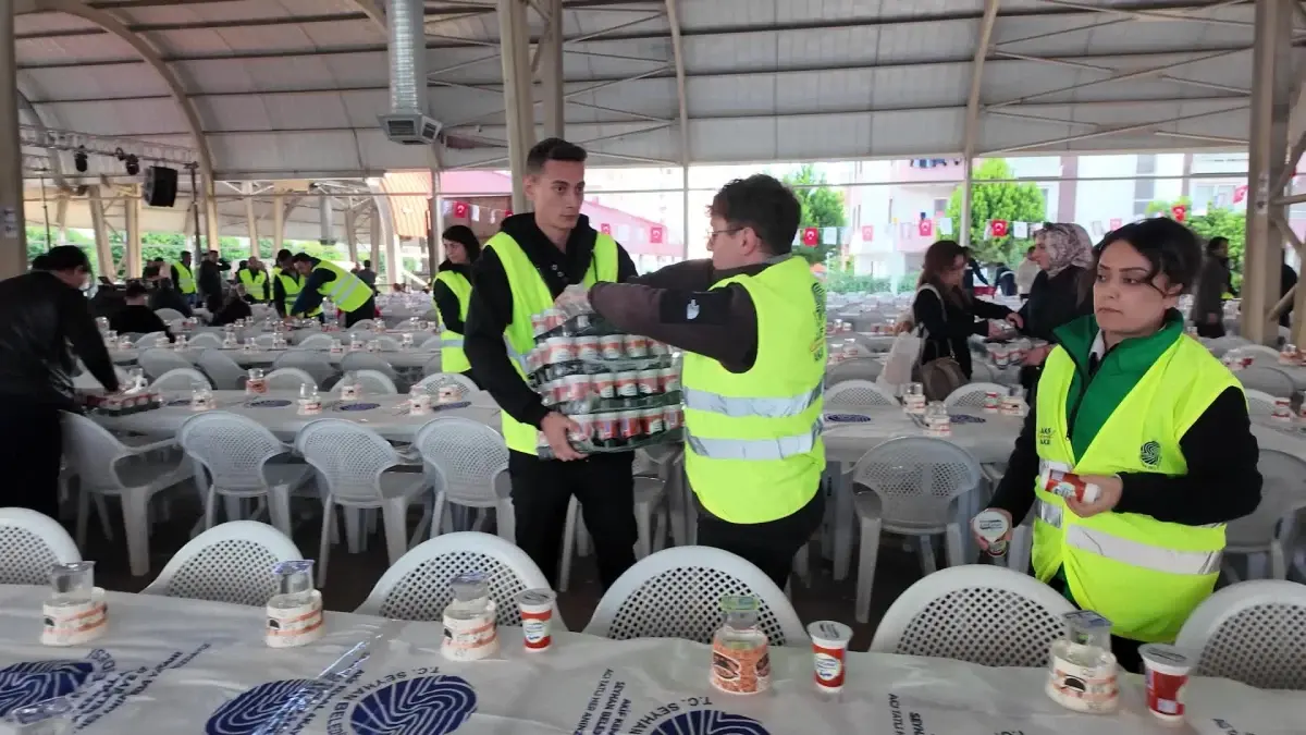 Seyhan Belediyesi İftar Sofralarını Açtı