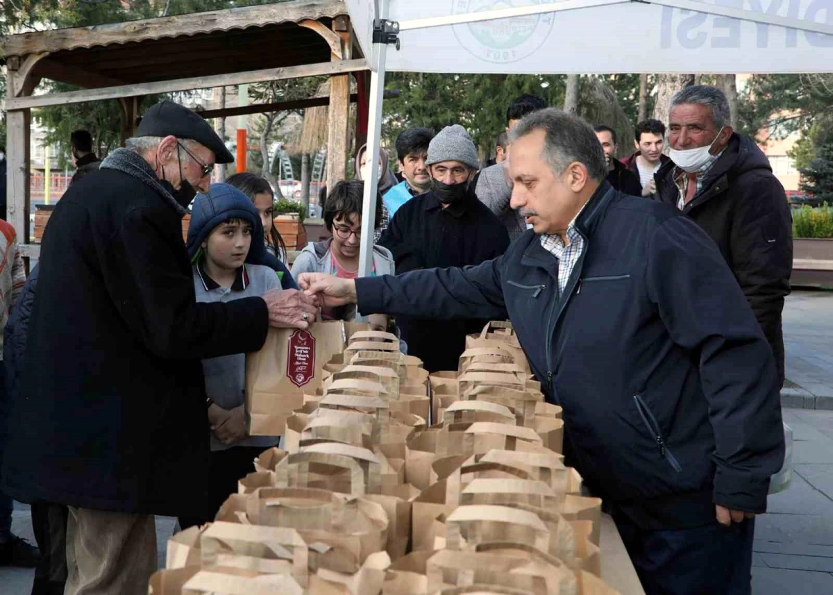 Talas Belediyesi Ramazan Ayında İhtiyaç Sahiplerine Yemek Dağıtıyor