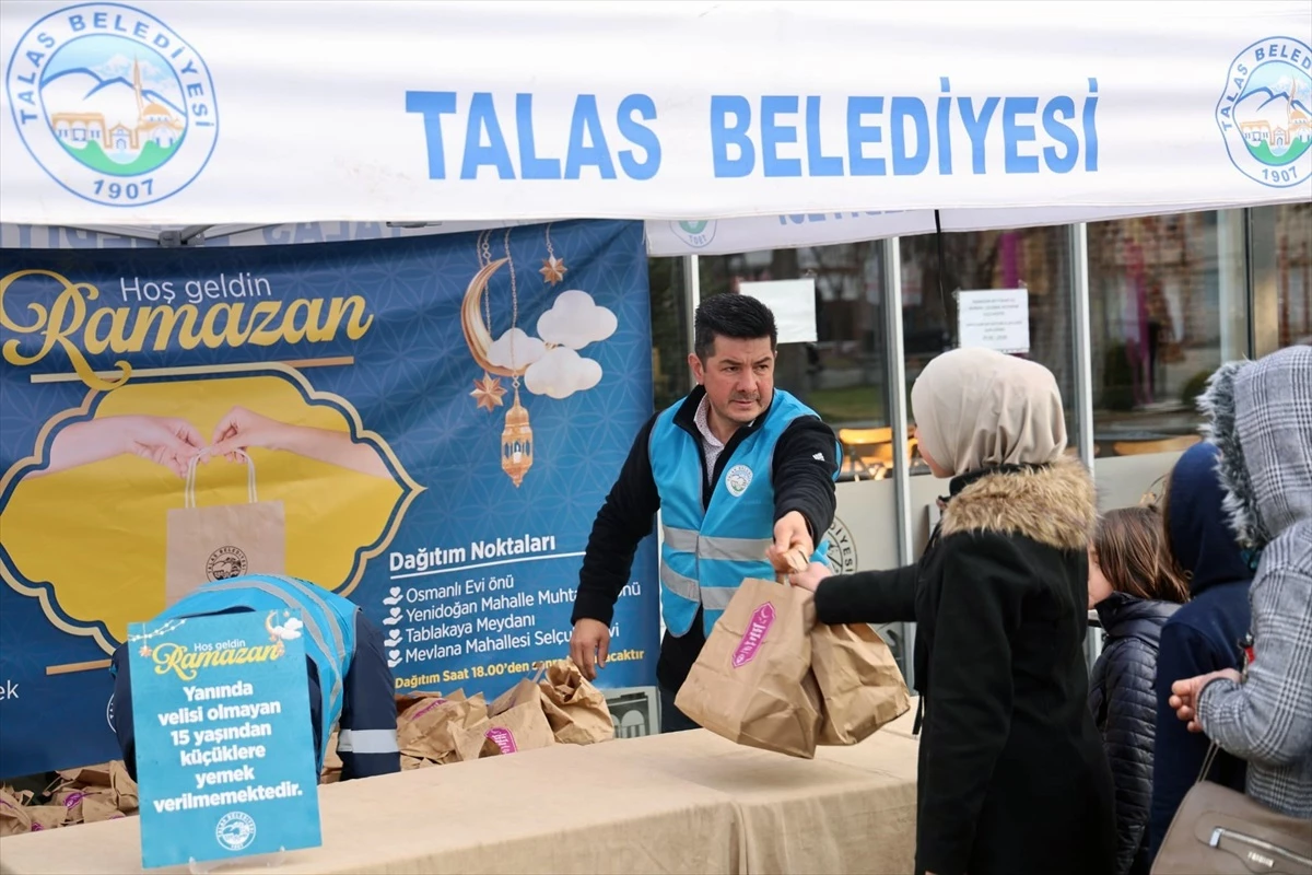 Talas Belediyesi Ramazan Ayında İhtiyaç Sahiplerine Yemek Dağıtıyor