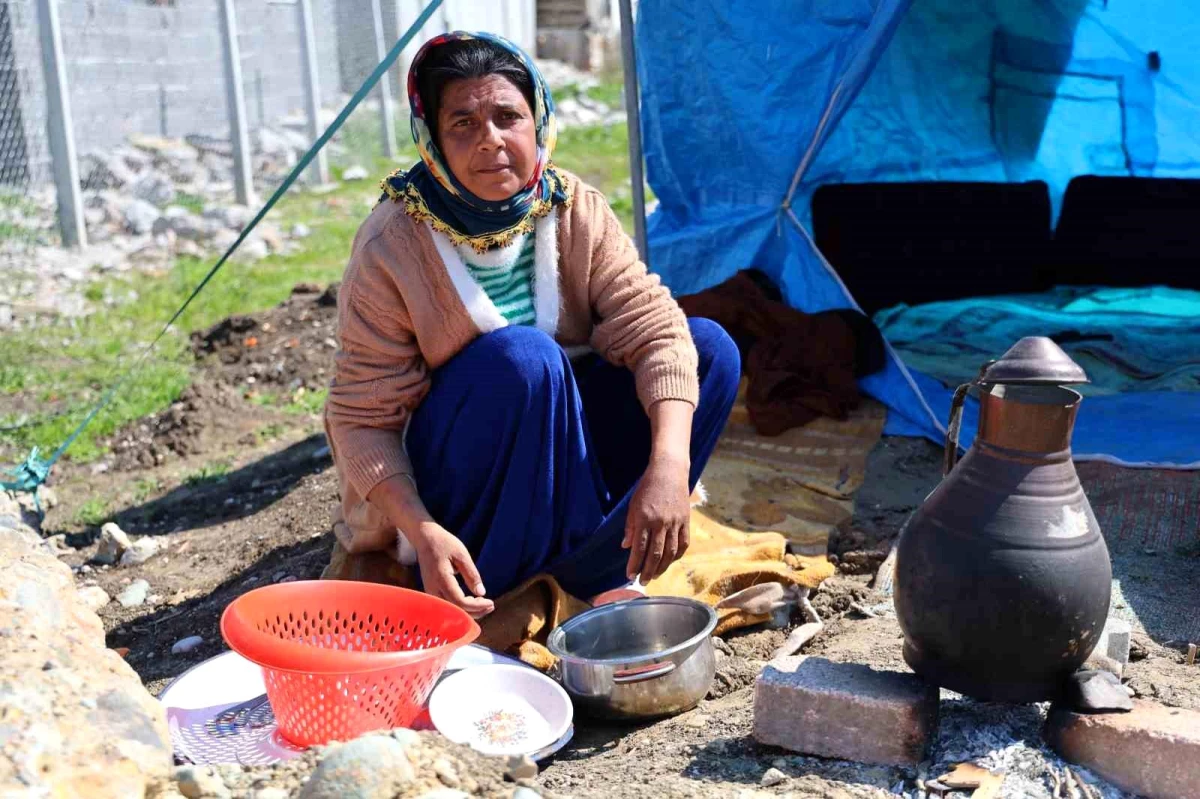 İzmir\'de darp edilen kadın Adana\'da çadırda yaşıyor