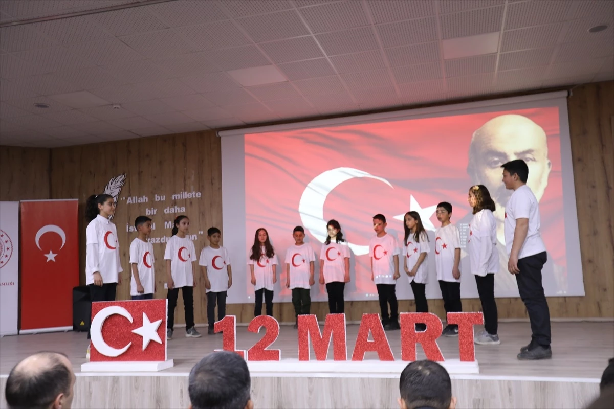 Van Başkale\'de İstiklal Marşı ve Mehmet Akif Ersoy\'u Anma Programı Düzenlendi