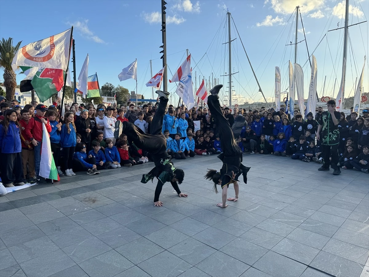 Bodrum Uluslararası Optimist Yarışları\'nda Kortej Yürüyüşü Yapıldı