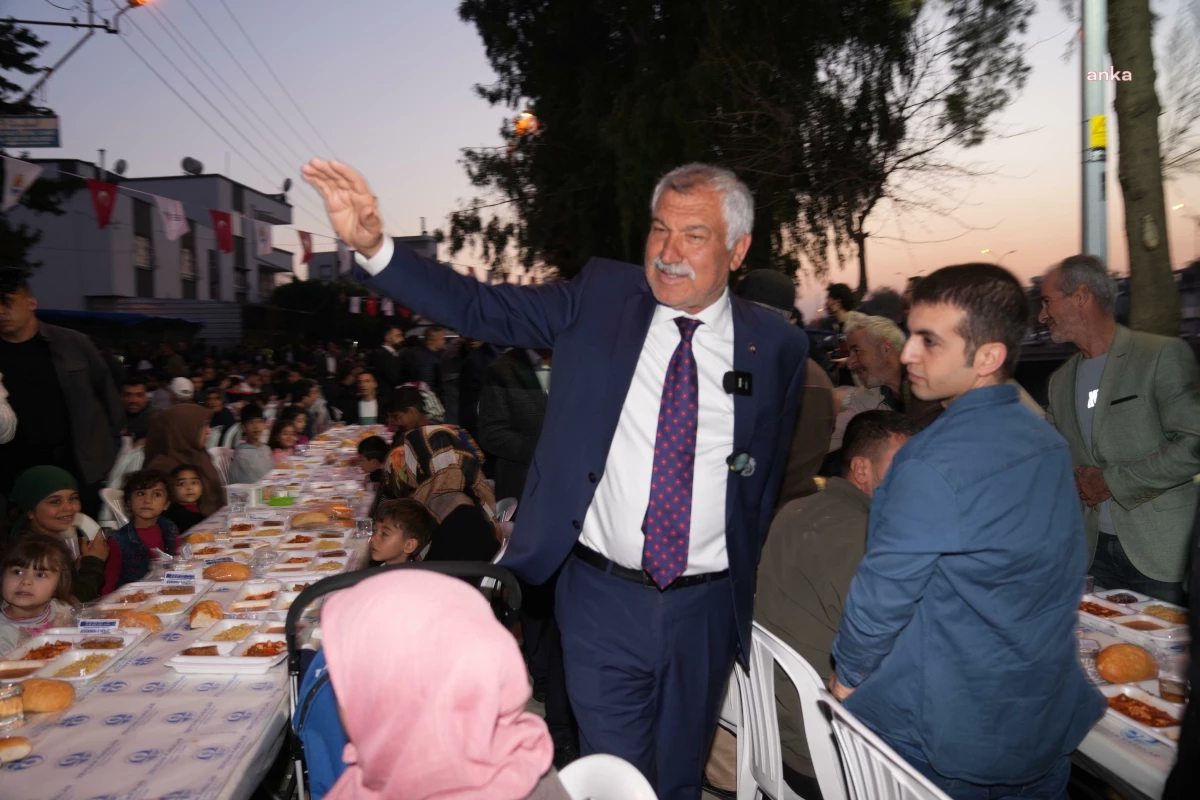 Adana Büyükşehir Belediye Başkanı Zeydan Karalar, Gülpınar ve Şehit Erkut Akbay Mahalleleri\'nde halkla buluştu