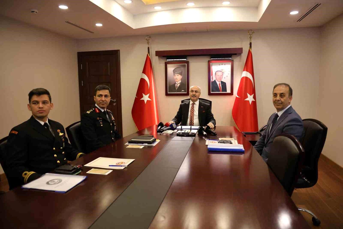 Adana Valisi Köşger: "Suç örgütlerinin üzerine en şiddetli şekilde gideceğiz"