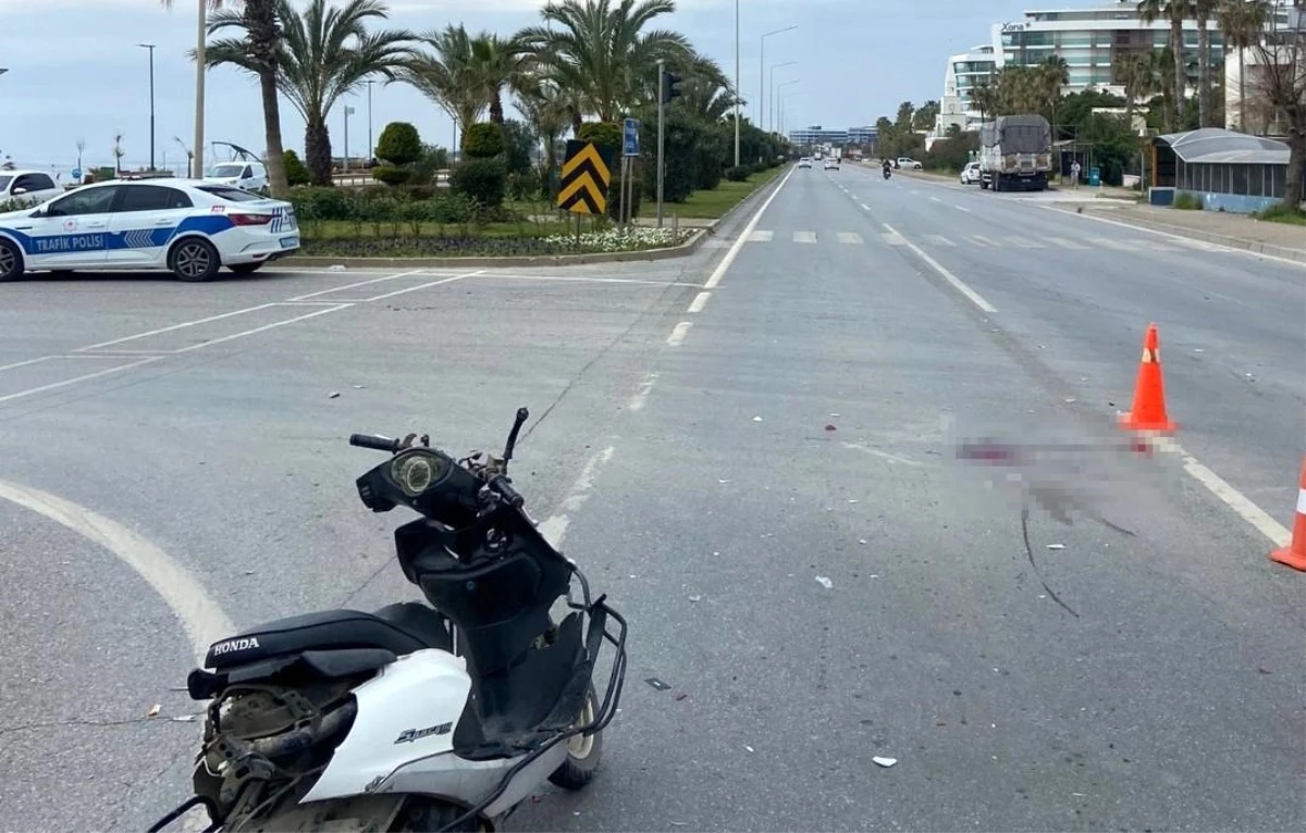 Alanya\'da Kamyon ile Motosiklet Çarpıştı: 1 Ölü