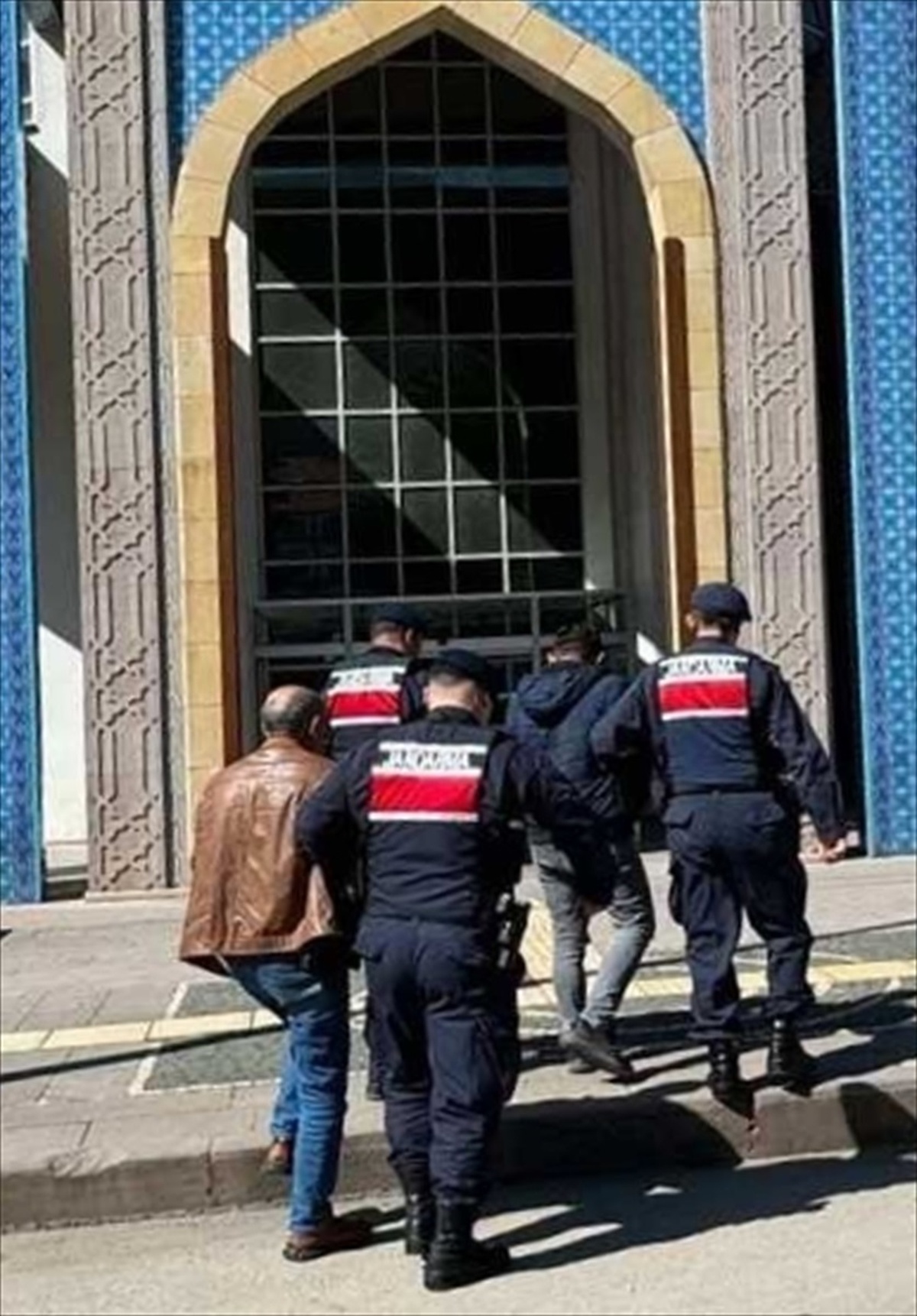 Amasya\'da Kablo Hırsızlığı Yapan 6 Şüpheliden 3\'ü Tutuklandı