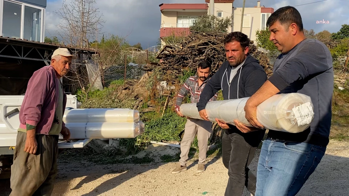 Antalya Büyükşehir Belediyesi Kumluca\'da Hortum Zararı Gören Üreticilere Yardım Etti