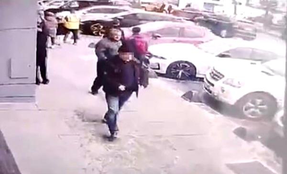 Arnavutköy\'de Börekçide Arkadaşını Vuran Şahsın Sakin Yürüyüşü Güvenlik Kamerasında