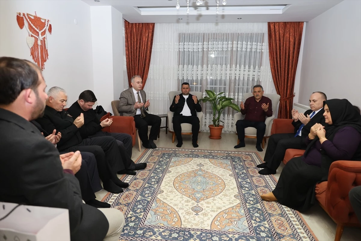Artvin Valisi Cengiz Ünsal, Şehit Jandarma Er Ramazan Köse\'nin Ailesiyle İftar Yaptı