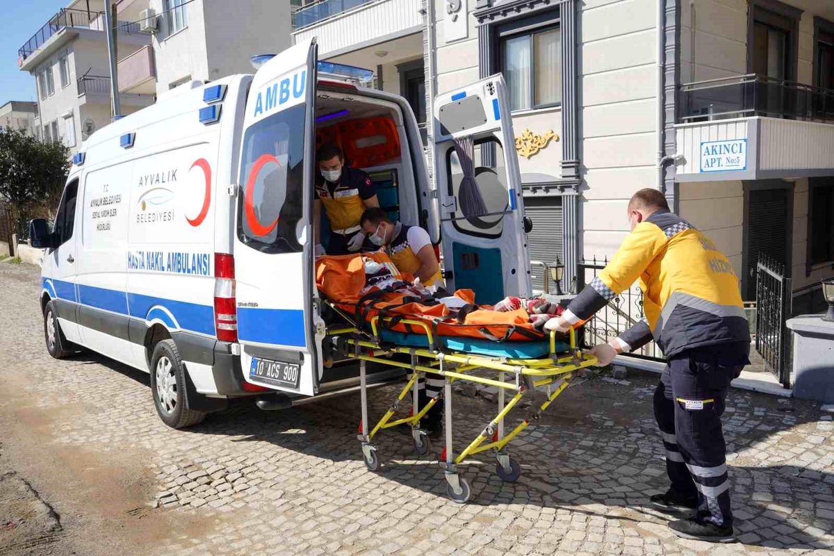 Ayvalık Belediyesi Sosyal Anlamda İhtiyaç Sahiplerine Yardım Ediyor