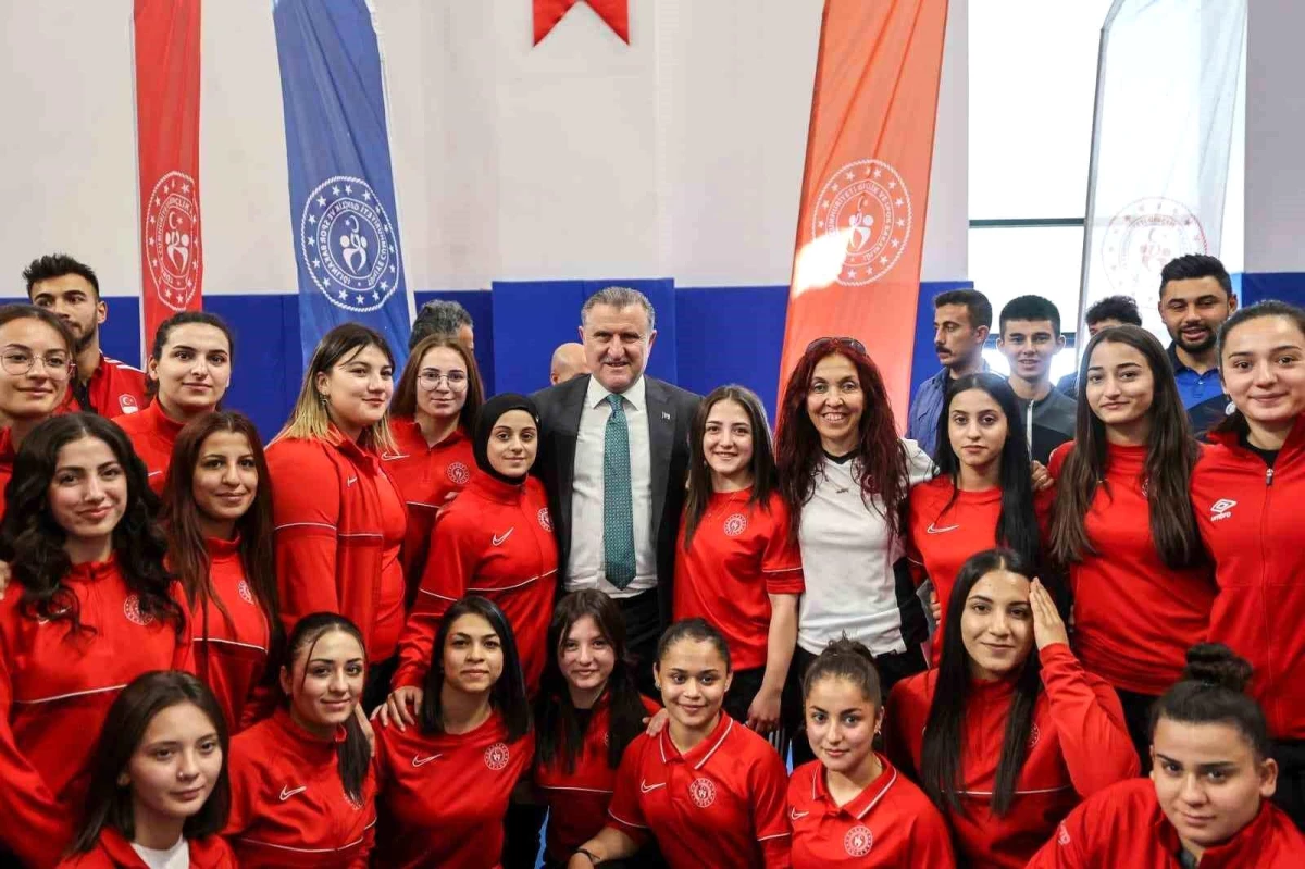 Gençlik ve Spor Bakanı: Antrenör Temel Eğitimi Protokolüyle 129 Bin Kişiye Eğitim Verildi