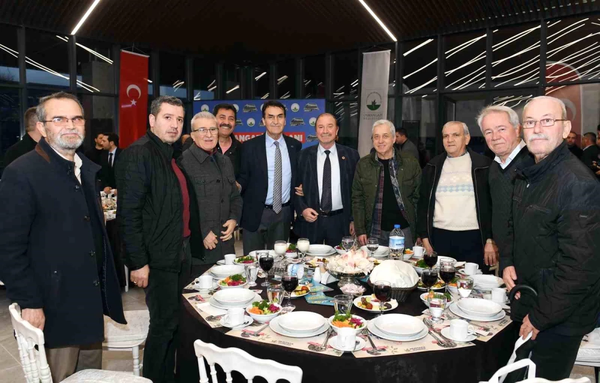 Osmangazi Belediye Başkanı Mustafa Dündar, muhtarlar için iftar yemeği verdi