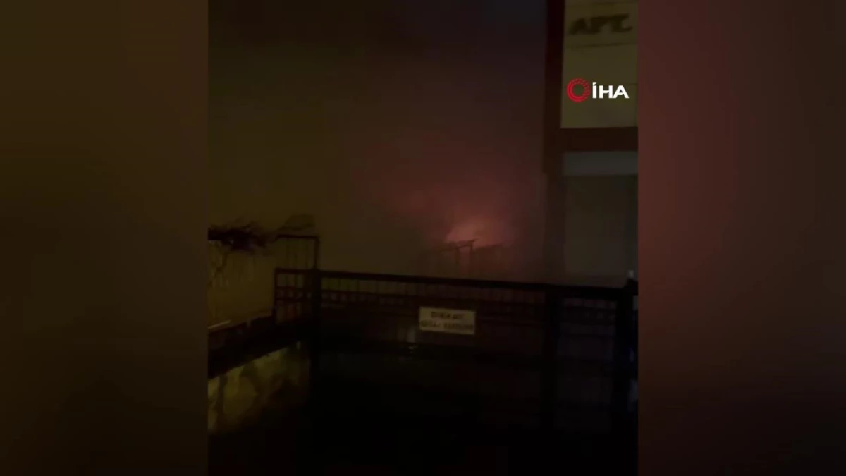 Beyoğlu\'nda gecekonduda yangın paniği