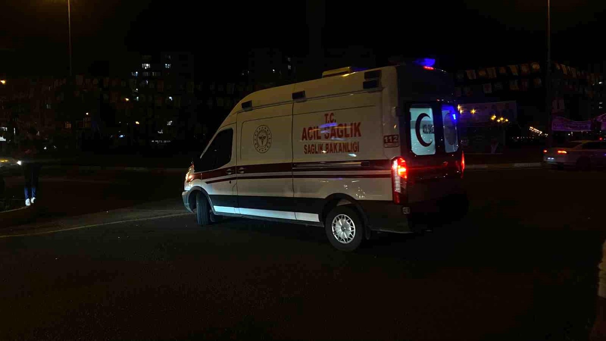 Diyarbakır\'da Bisikletli Kıza Minibüs Çarptı