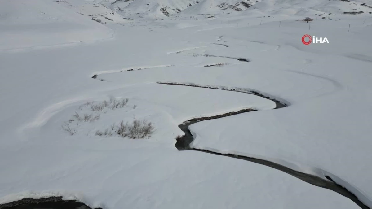 Şırnak\'ta buz tutan menderesler havaların ısınmasıyla çözüldü