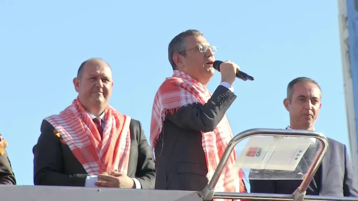 CHP Lideri Özgür Özel İzmir Mendres\'te Halk Buluşması Gerçekleştirdi
