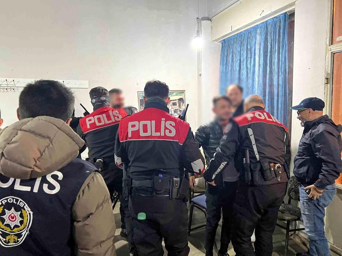 Çorum\'da Emniyet Müdürlüğü tarafından yapılan denetimlerde 18 ateşli silah ele geçirildi