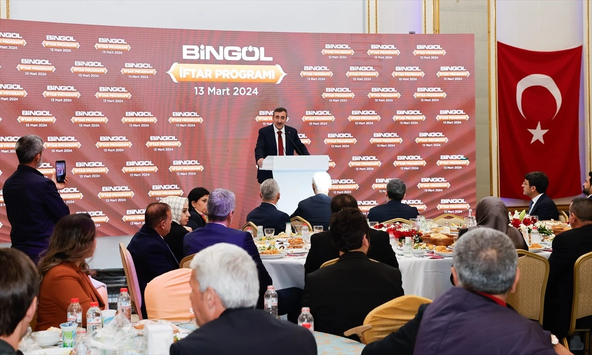 Cumhurbaşkanı Yardımcısı Yılmaz, Bingöl\'de iftar programında konuştu Açıklaması