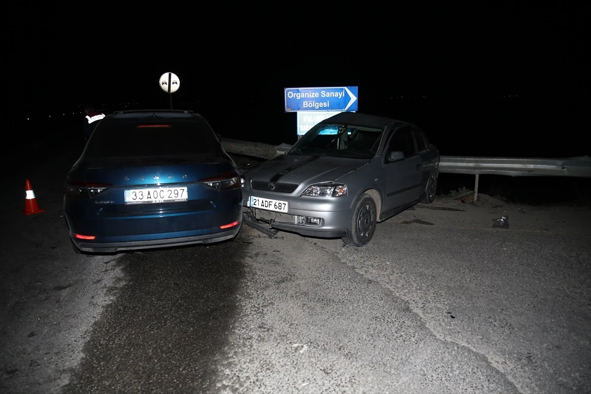 Diyarbakır\'ın Eğil ilçesinde otomobil çarpışması: 1 ölü, 3 yaralı
