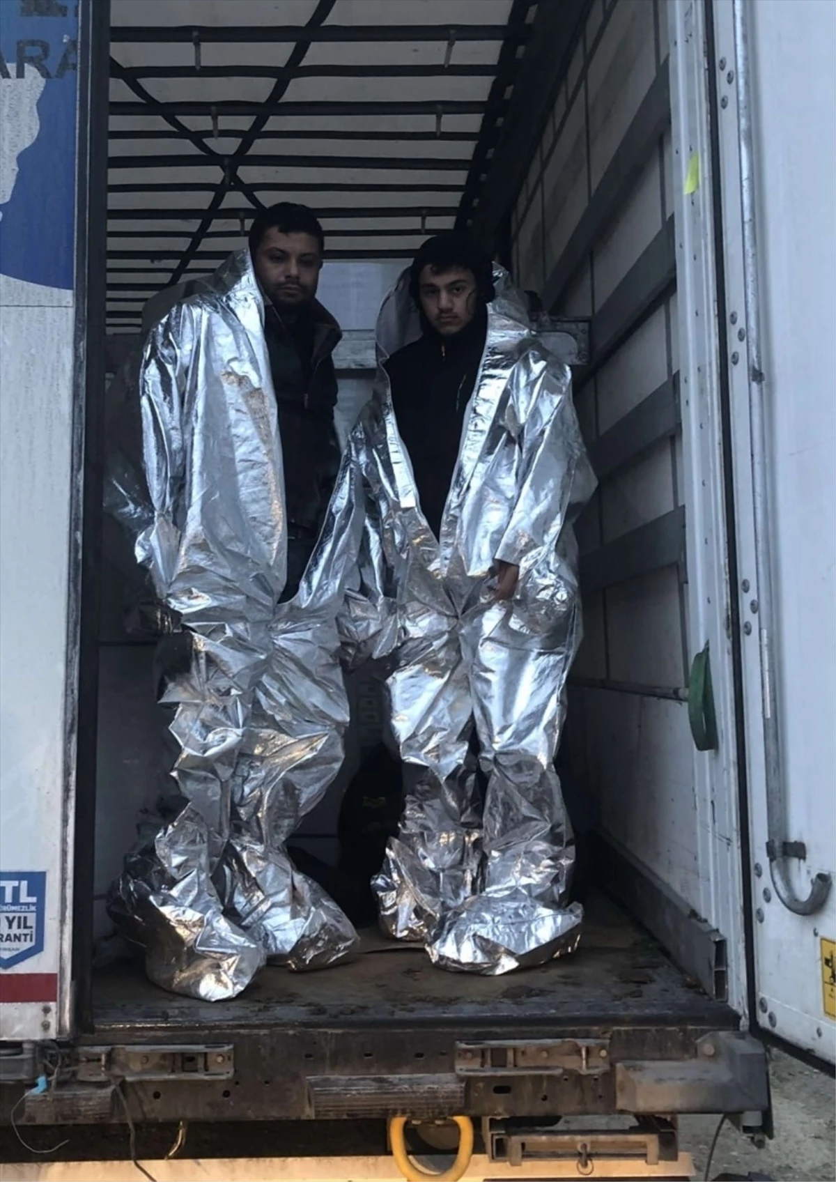 Edirne\'de sınır kapısında tırda 2 düzensiz göçmen yakalandı