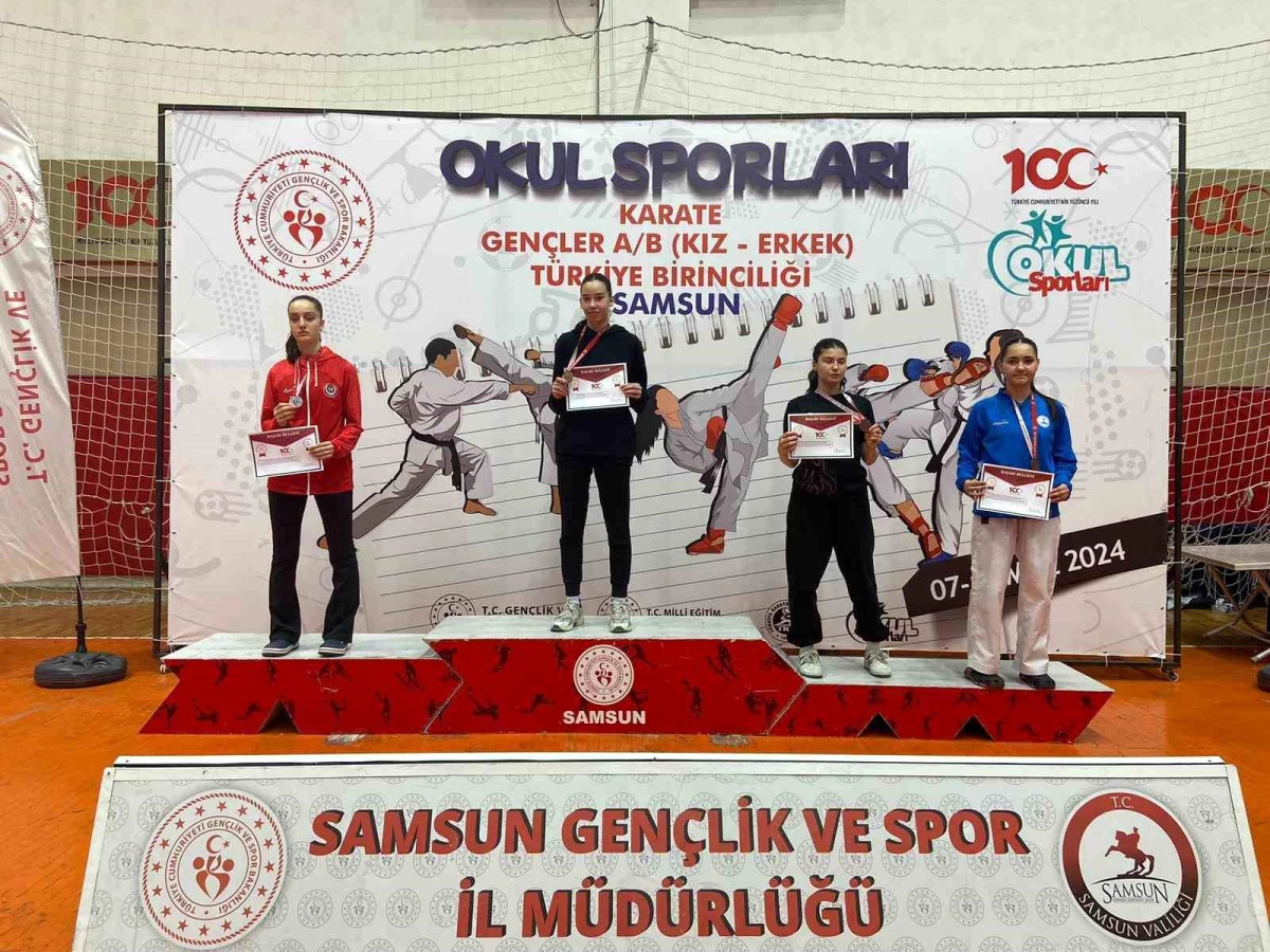 Düzceli sporcu Elif Şimal Ekizoğlu, Gençler Karate Kumite Türkiye Şampiyonası\'nda birinci oldu