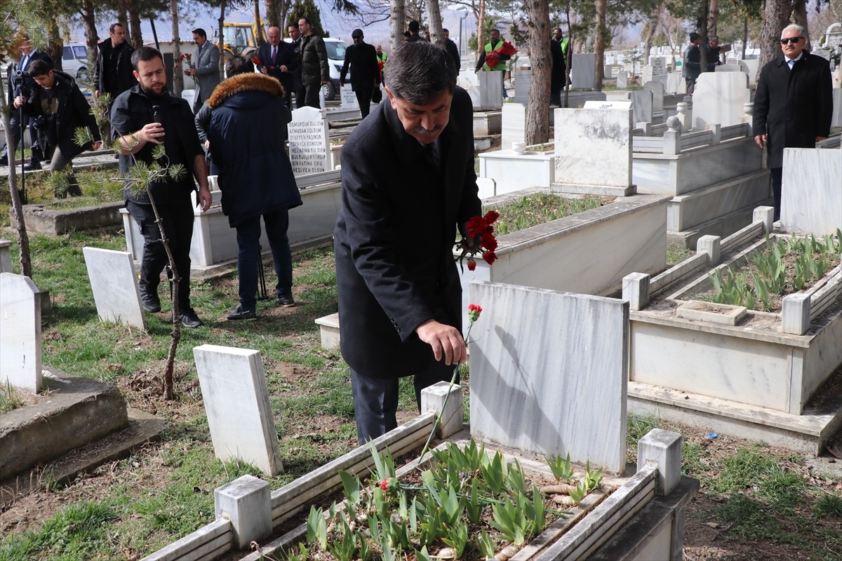 Erzincan\'da 32 yıl önceki depremde hayatını kaybedenler anıldı