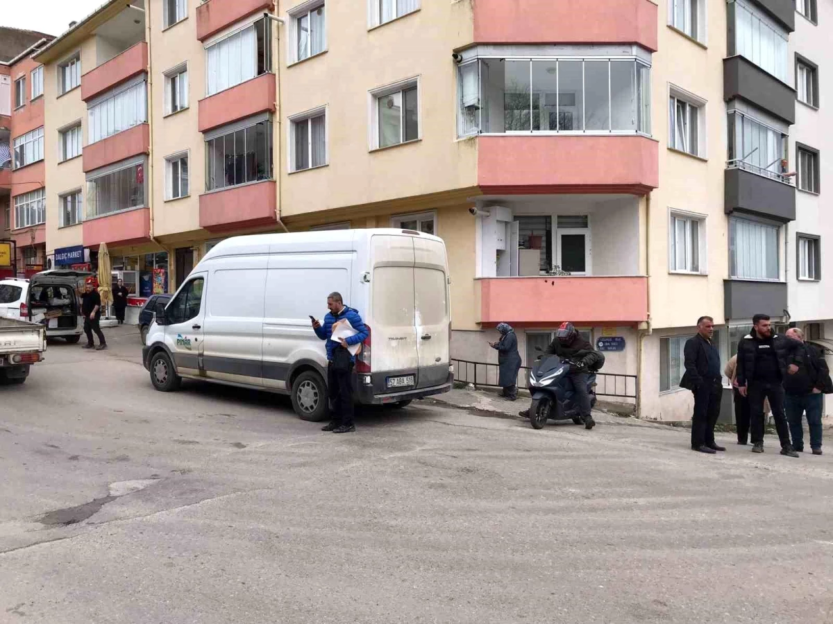 Sinop\'ta geri geri gelen otomobilin çarptığı bir kişi yaralandı