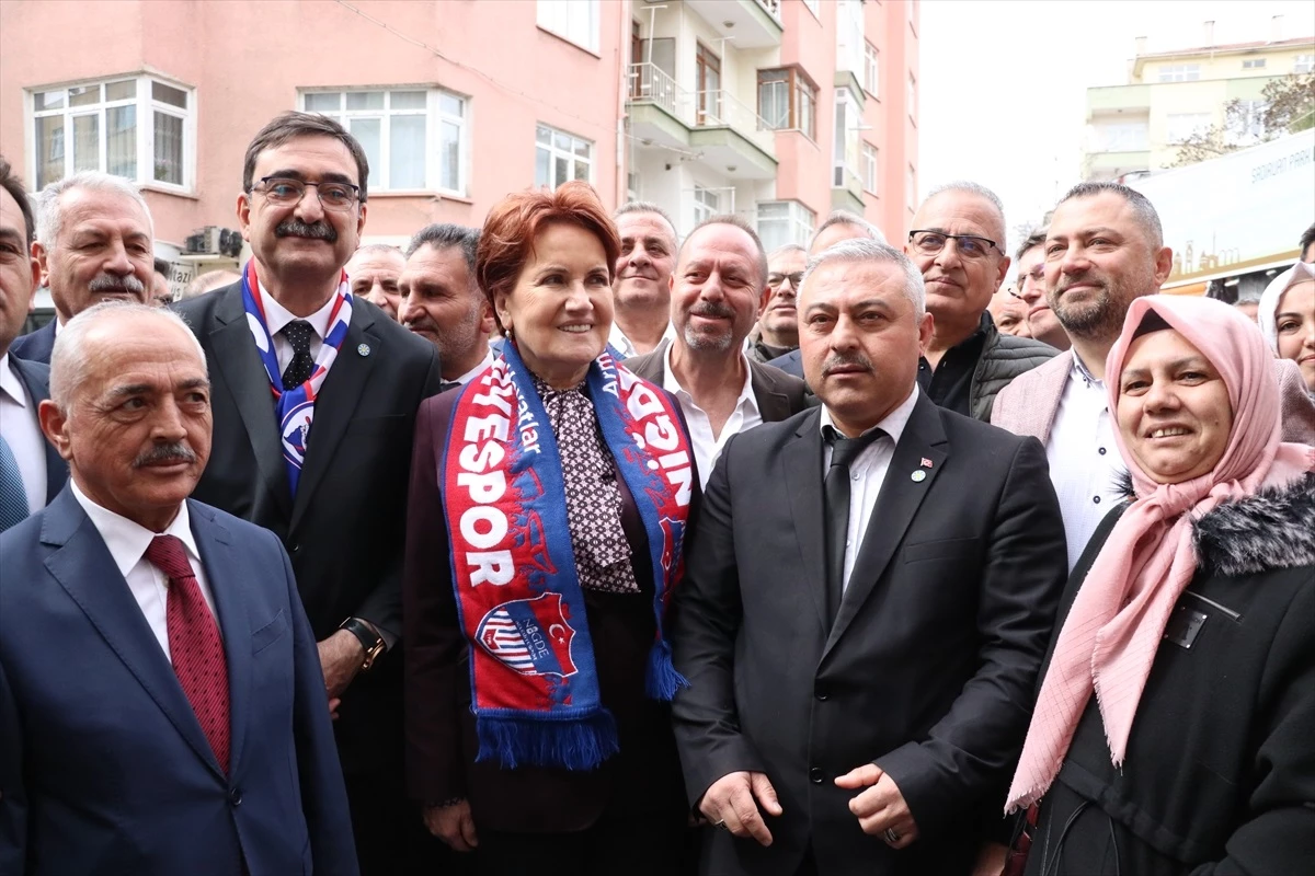 İYİ Parti Genel Başkanı Akşener\'den Niğde\'de esnaf ziyareti