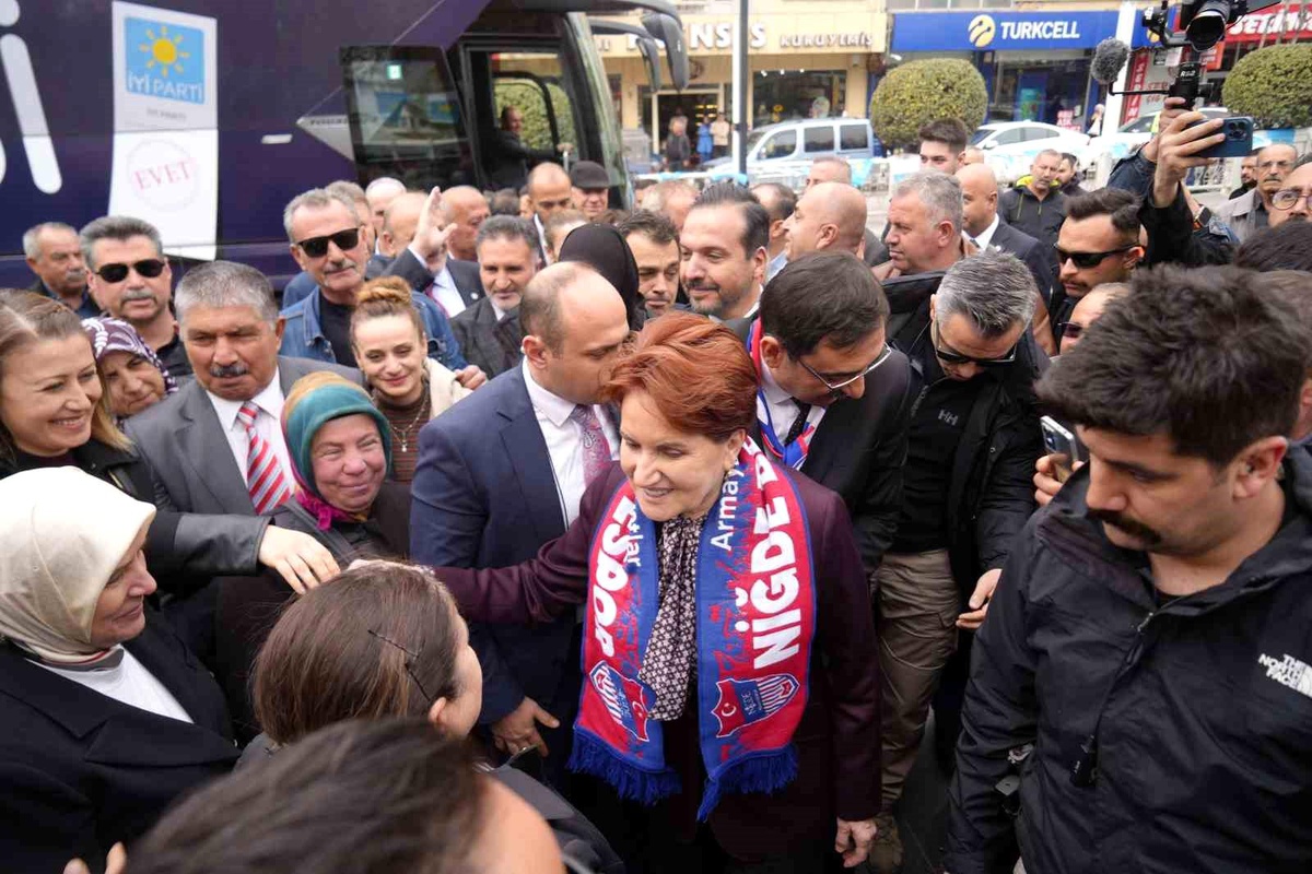 Meral Akşener Niğde\'de esnaf ziyaretinde bulundu