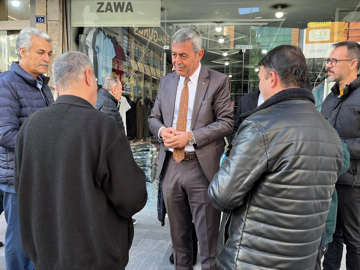 İYİ Parti Kayseri Büyükşehir Belediye Başkan Adayı Kazım Yücel, esnafa projelerini anlatıyor
