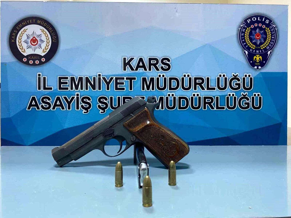 Kars\'ta 17 Kişi Yakalandı: Çok Sayıda Silah ve Mühimmat Ele Geçirildi