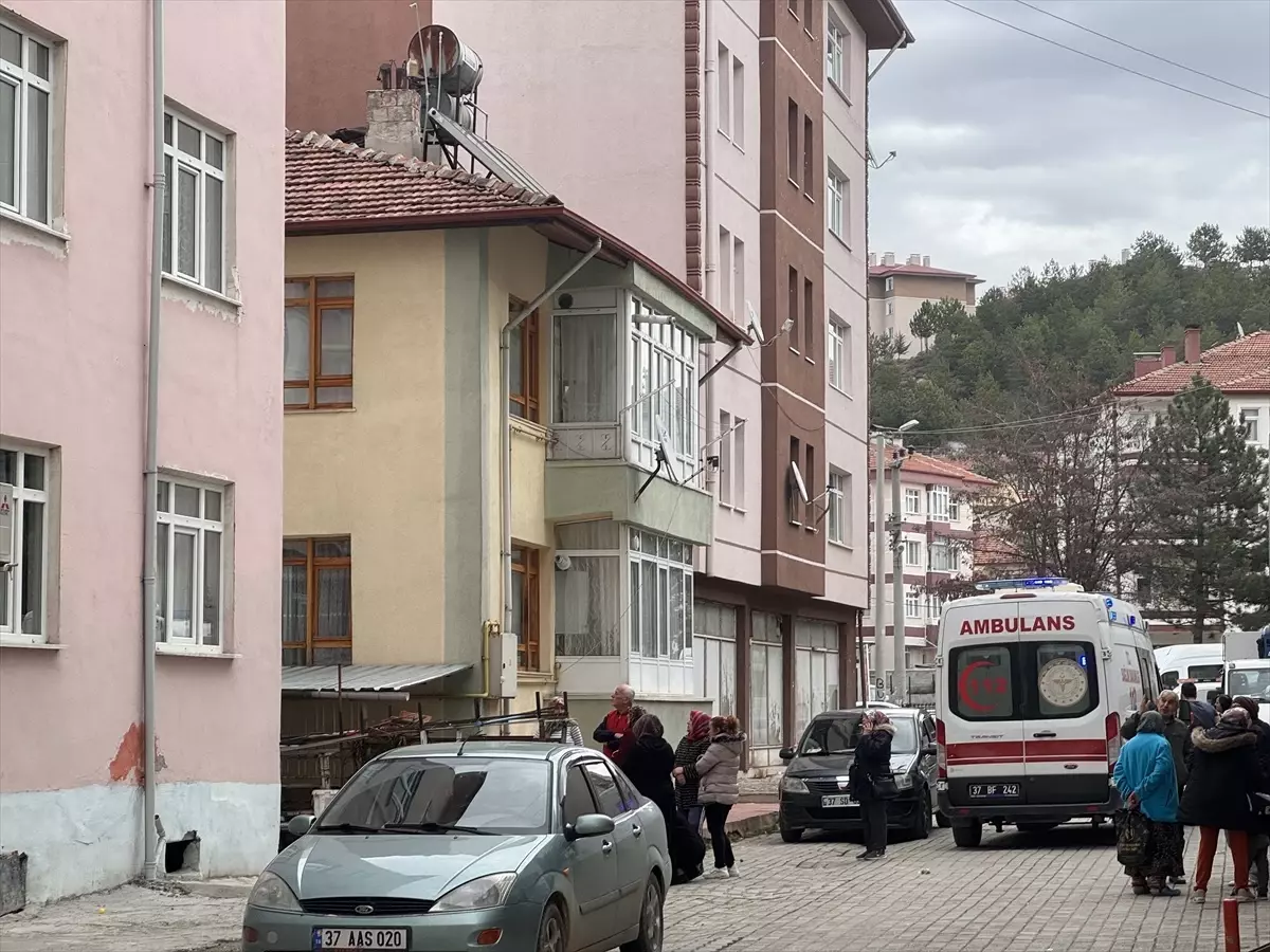 Kastamonu\'da 4 katlı binada çıkan yangında bir kişi yaralandı