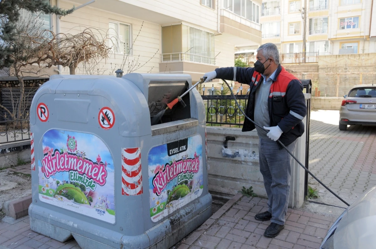 Kırşehir Belediyesi ilaçlama çalışmalarını sürdürüyor