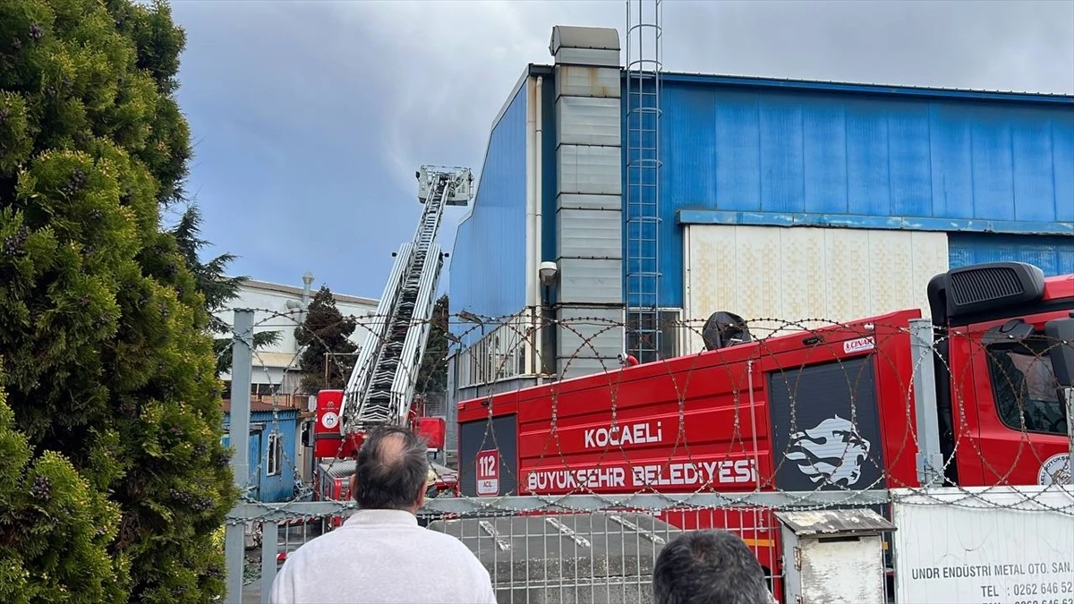Gebze\'deki Radyatör Fabrikasında Çıkan Yangın Söndürüldü
