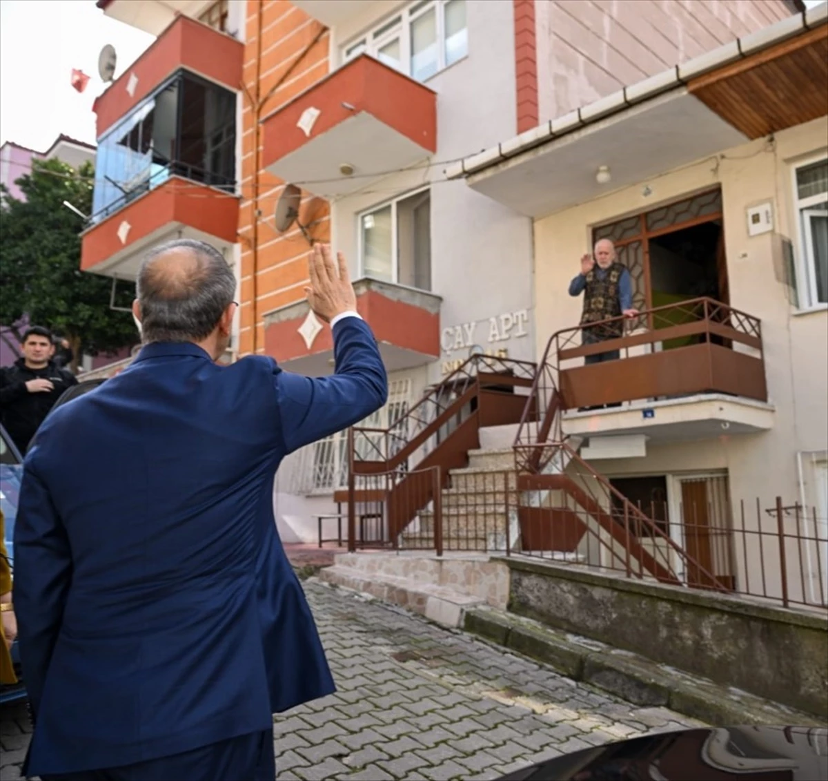Kocaeli Valisi Seddar Yavuz, Gölcük\'te 13 aileye ziyarette bulundu