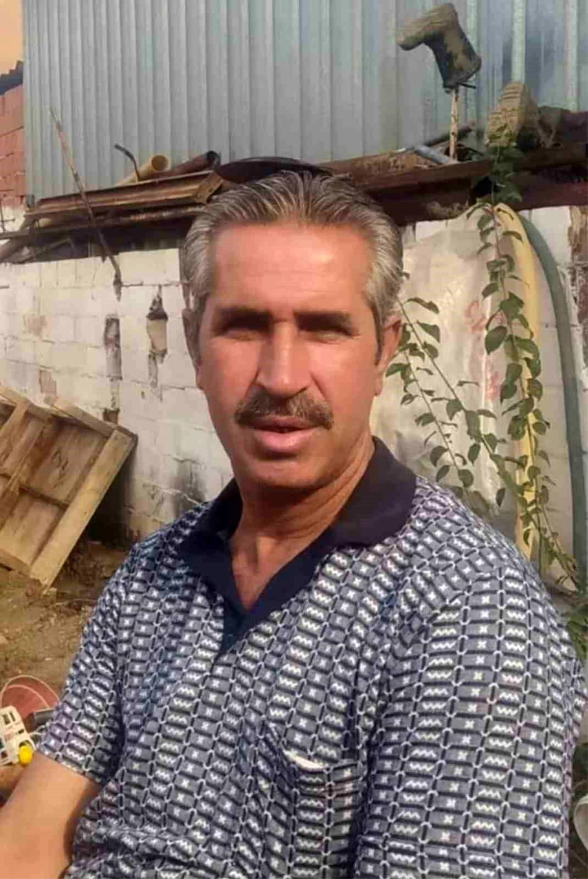 Aydın\'da Ramazan davulcusu at arabasına çarpan otomobilin altında kalarak hayatını kaybetti