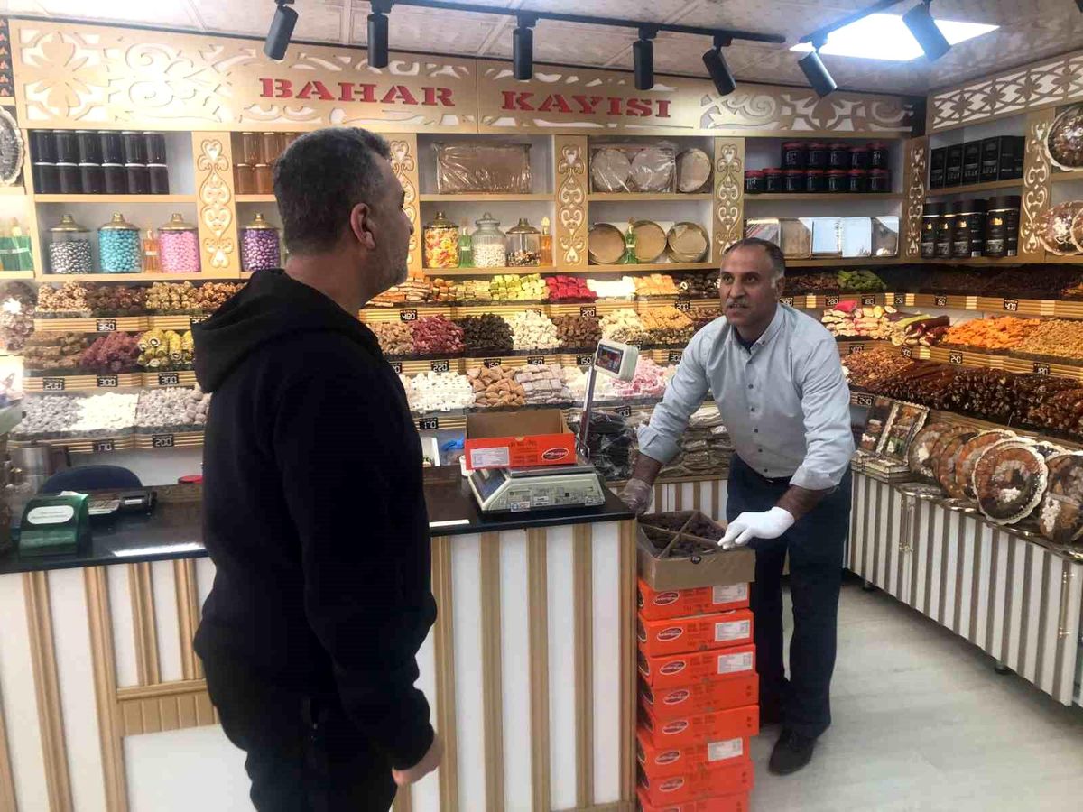 Malatya\'da esnafın konteynerde Ramazan mesaisi