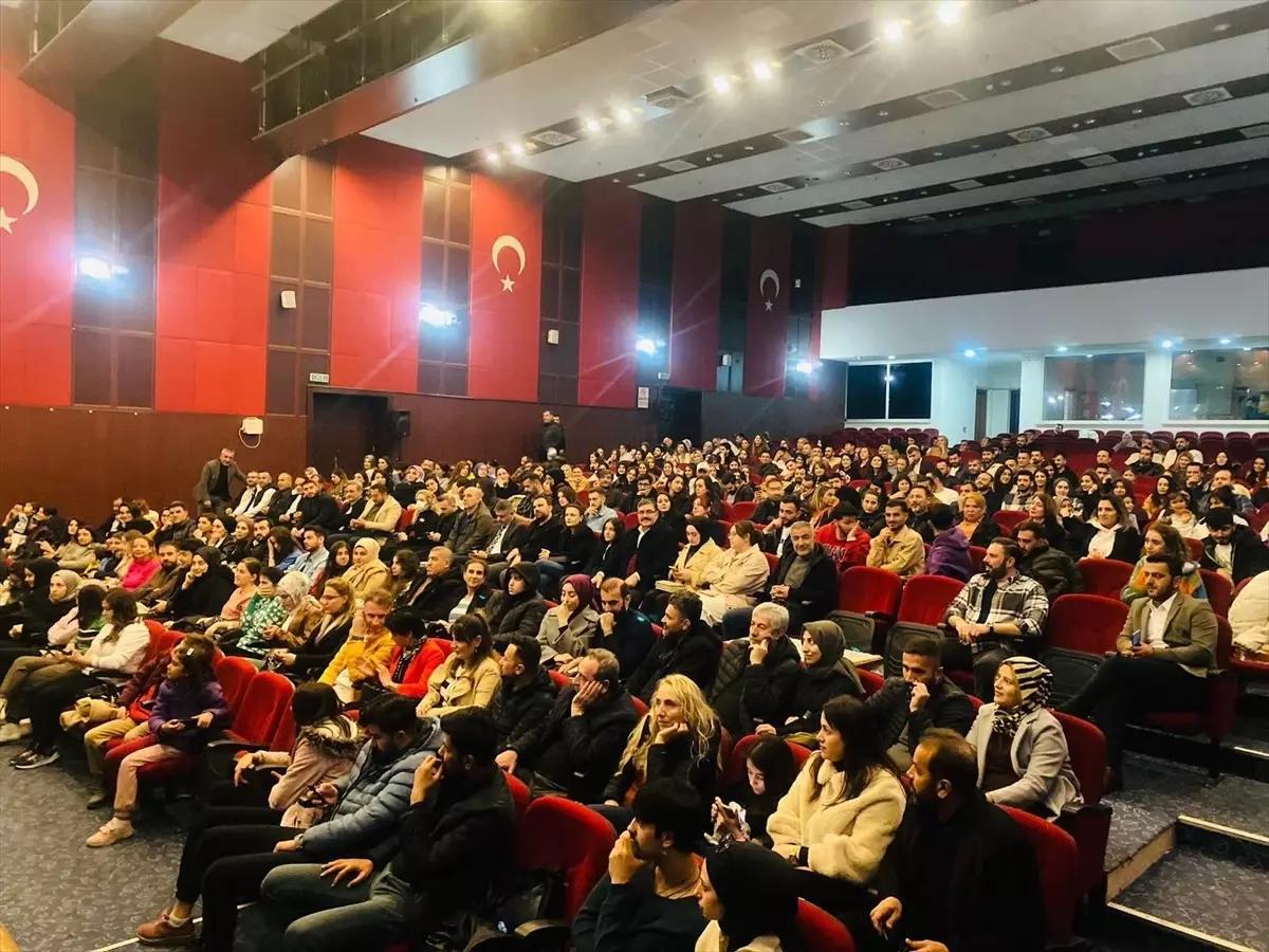 Artuklu ilçesinde sağlık çalışanları Sihirli Kumanya Tiyatrosu oyununu izledi