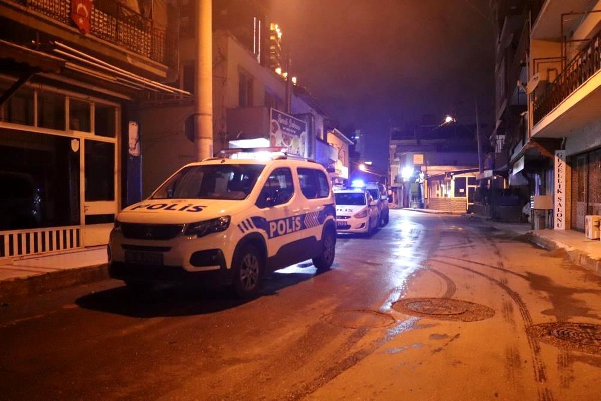İzmir\'de Baba Oğul Arbedesinde Tabanca Ateş Alarak Oğlunun Ölümüne Sebep Oldu