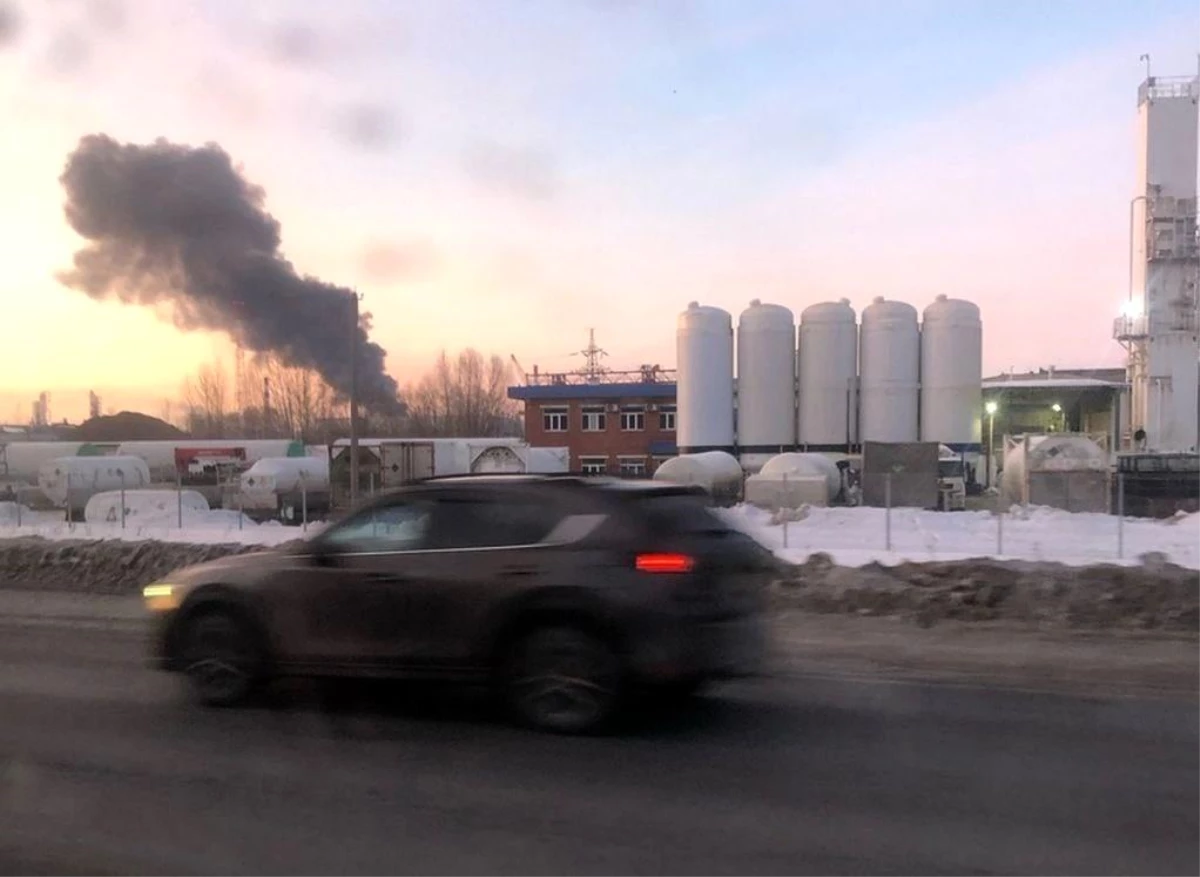 Rusya\'da Petrol Rafinerilerine Dron Saldırısı: Yangın Çıktı, 8 Kişi Yaralandı