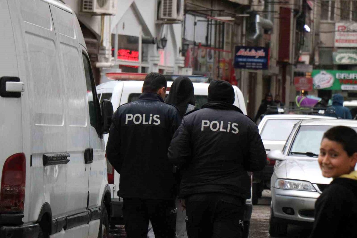 Adapazarı\'nda çıkan kavgada 1 kişi bıçaklandı