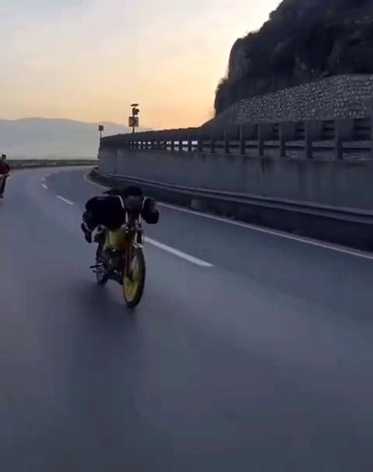 Sakarya\'da tehlikeli sürüş anları kameralara yansıdı