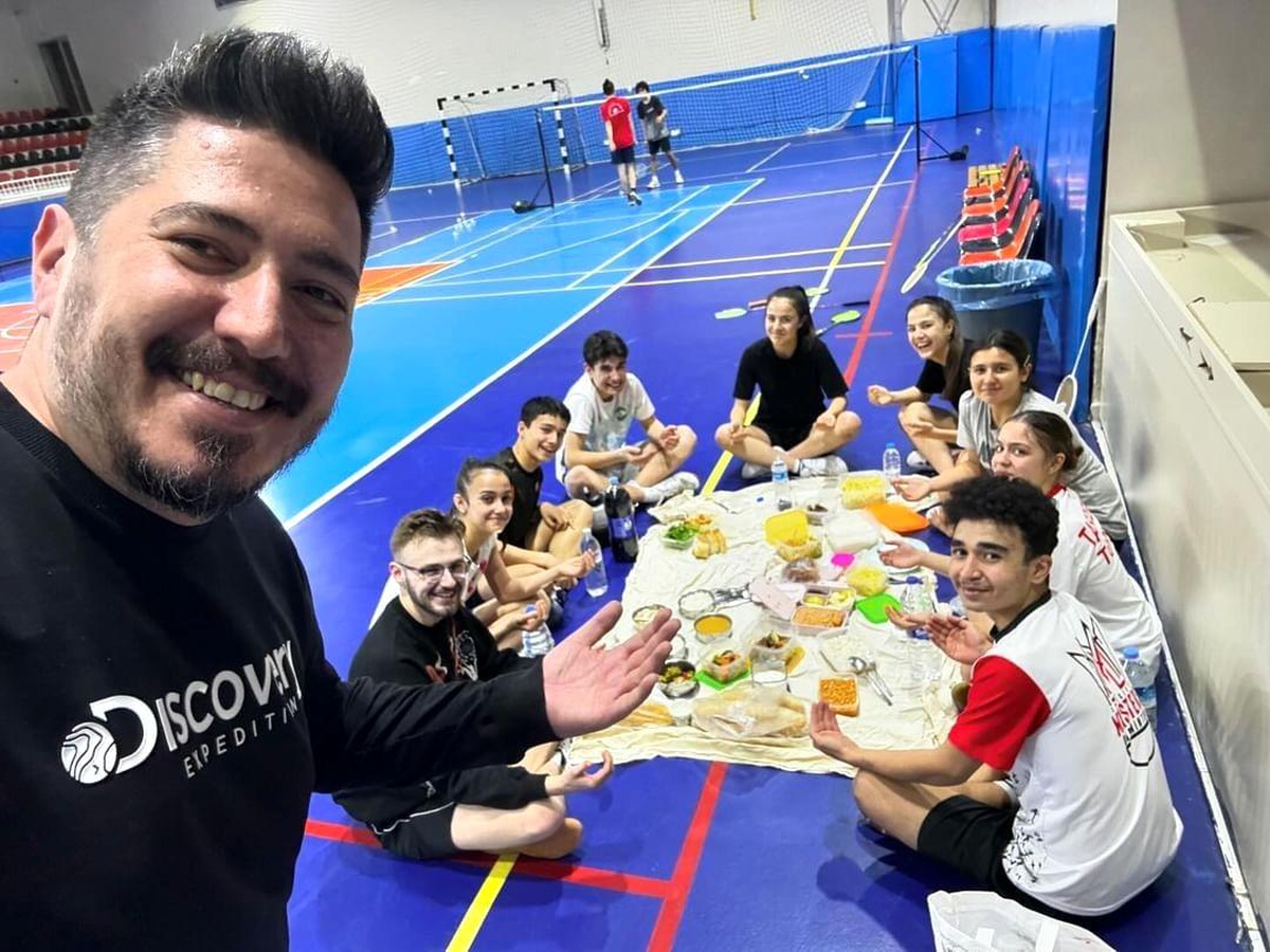 Eskişehirli Badmintoncular İftar Sonrası Antrenmana Devam Ediyor