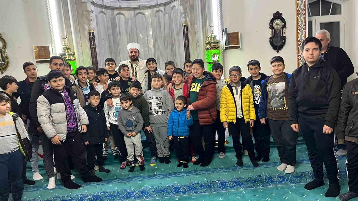 Çocuklar Camiye Yoğun İlgi Gösterdi
