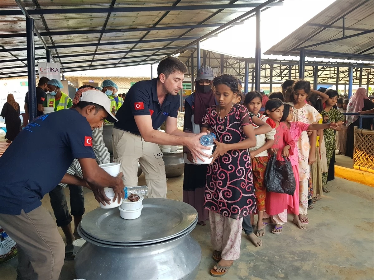 TİKA, Bangladeş\'teki Arakanlı Müslüman mültecilere iftar için sıcak yemek dağıtacak