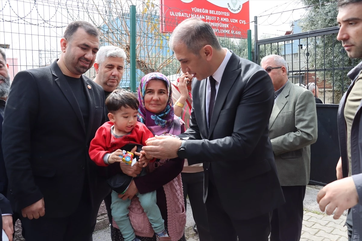 Yüreğir Kaymakamı Mehmet Aksu, Ulubatlı Hasan Mahallesi\'nde esnaf ve vatandaşlarla görüştü